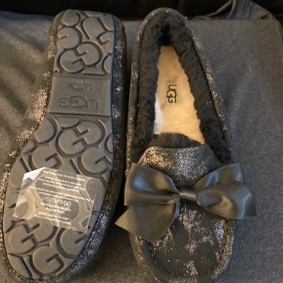 UGG | Shoes | Ugg Ansley Bow Glimmer Slipper | Poshmark